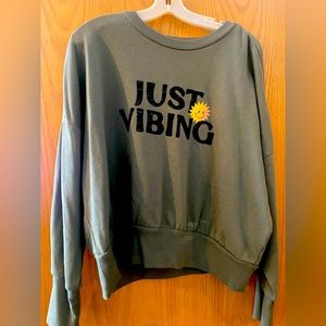 Women’s old navy cropped sweatshirt, never worn, size xl